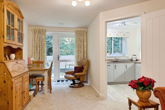 Apt 11, Queens View, Stockport photo 2