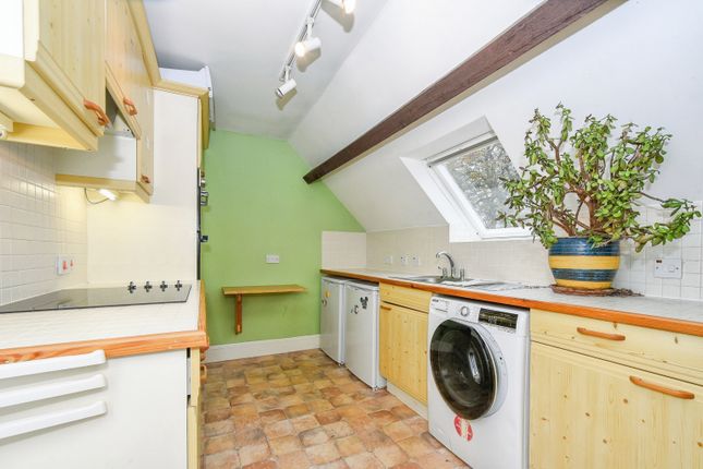 Flat 7/Norbury Court, High Street - Purton, Swindon photo 3