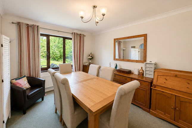 6, Cypress Grove, Lymington photo 4