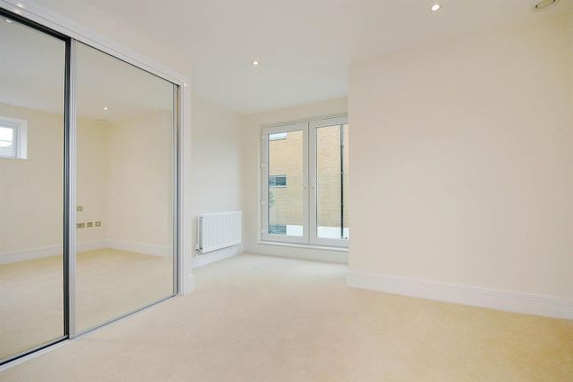 Town house for sale in Bromyard Avenue, London