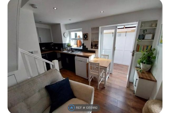 Flat, A High Street, Edenbridge photo 4