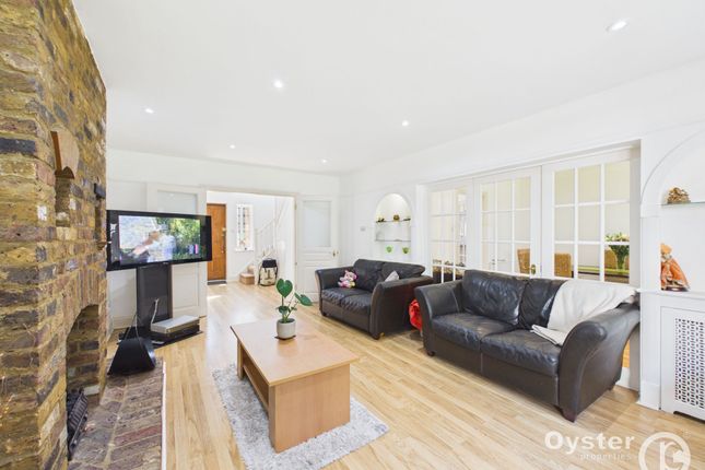 18,, Mountington Park Close, Harrow photo 2