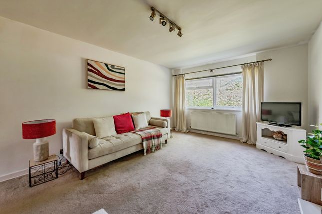 3 Monks Court, Monks Walk, Reigate photo 3