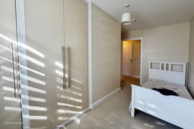 6, Buccaneer Court, Farnborough photo 4