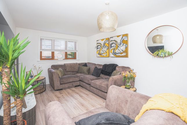 12, Smith Avenue, Cowdenbeath photo 3
