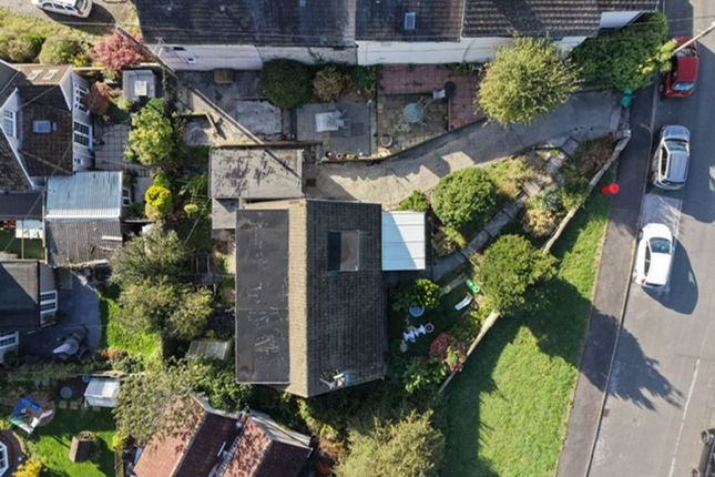51 Graham Avenue, Bridgend photo 2