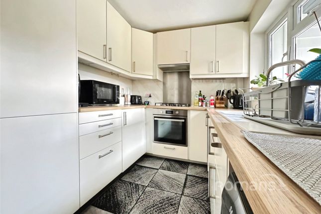 42, Glassonby Walk, Surrey photo 3