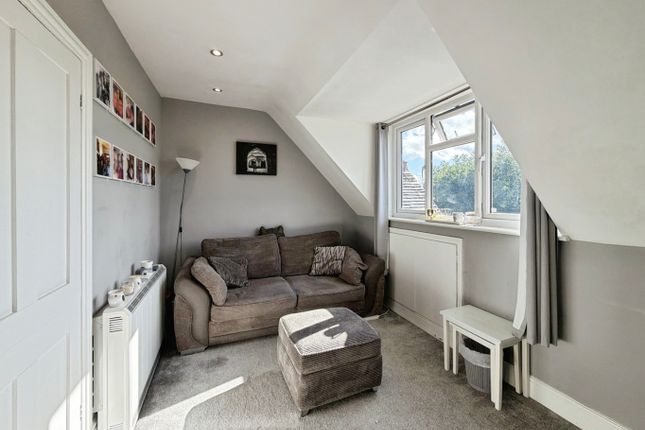 Flat 3, 15 Furze Platt Road, Berkshire photo 4