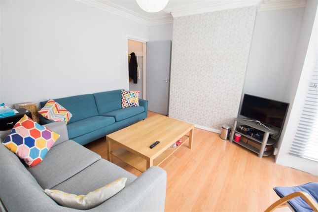 Trelawn Avenue, Leeds photo 2