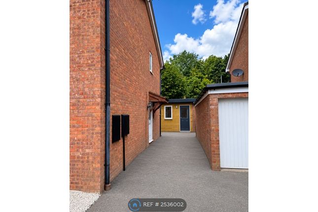 Alder Close, Swindon photo 2