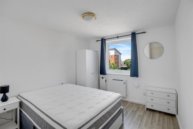36, Felixstowe Court, North Woolwich photo 4