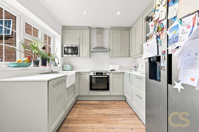 5 Spicersfield, Cheshunt, Hertfordshire photo 4