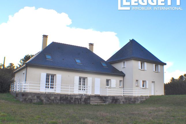 Thumbnail Villa for sale in Noyant-Villages, Maine-Et-Loire, Pays De La Loire