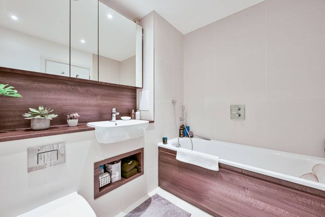 Flat for sale in Bailey Street, Deptford, London