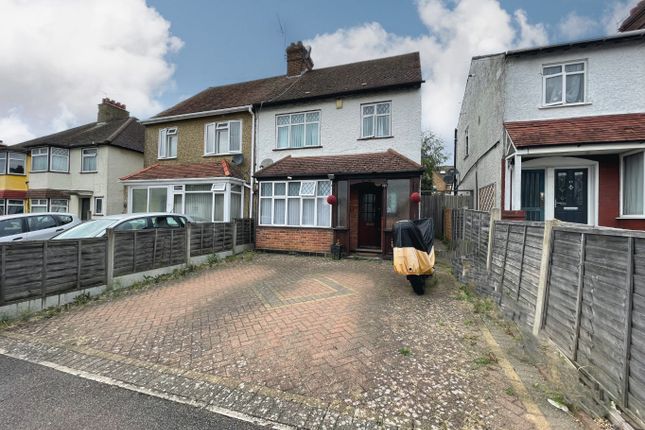 Semi-detached house to rent in Deaconsfield Road, Hemel Hempstead, Hertfordshire
