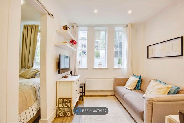Hillsborough Court Mortimer Crescent, London photo 4