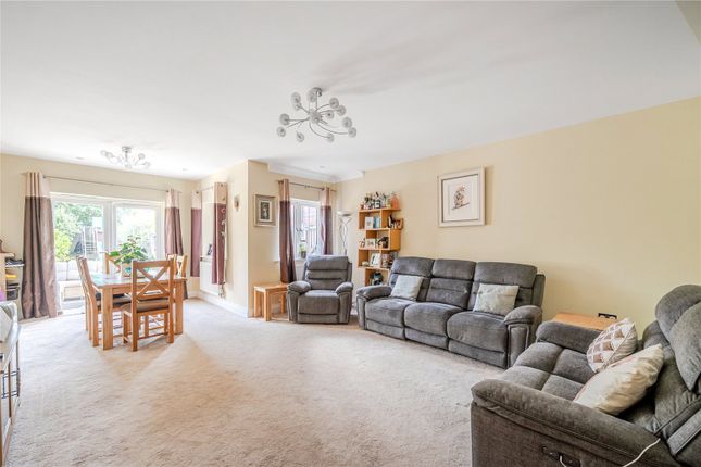 69, Trenchard Close, Hersham photo 4