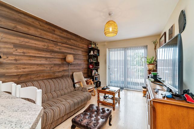 Flat 2 Carlton Heights,, Carlton Hill, Nottinghamshire photo 4