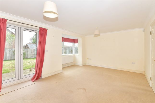 Windlesham Close, Crowborough photo 4