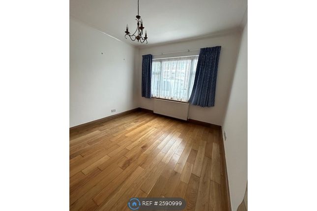 A Kenton Road, Harrow photo 5