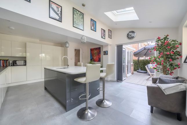 2, Lawnswood, Botley Road, Eastleigh photo 3