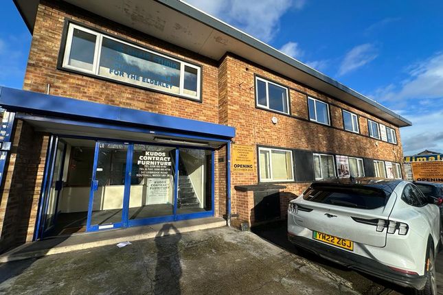 Warehouse to let in Uxbridge Road, Southall, Greater London