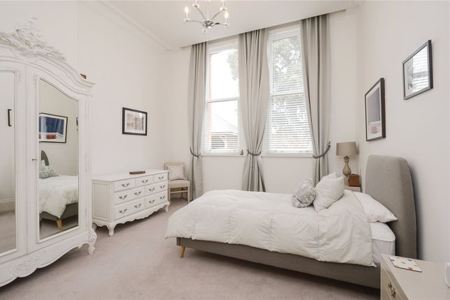 Flat for sale in Egerton Drive, Isleworth