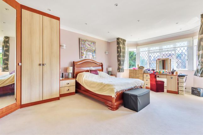 Property for sale in Manor House Drive, London