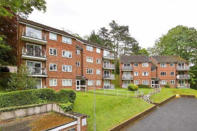 Thumbnail Flat for sale in Court Bushes Road, Whyteleafe, Surrey