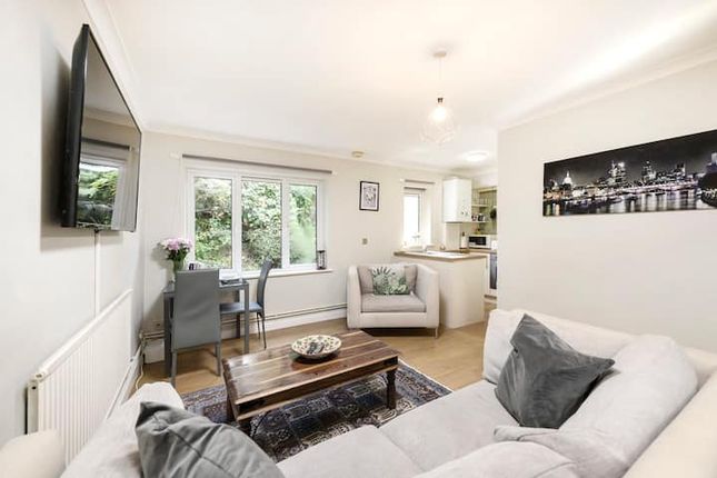 Flat 2, 29, Sussex Place, Slough photo 2