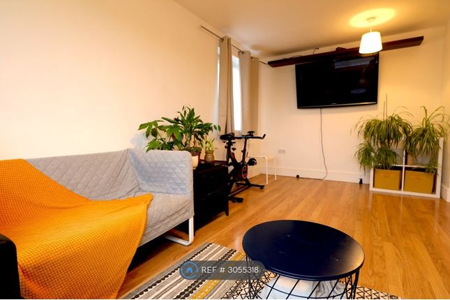 Flat   Charles Crescent, Harrow, London photo 5