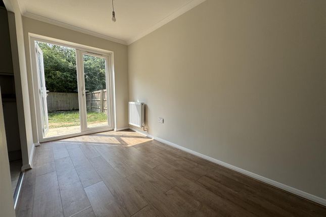 21, Webbs Wood, Swindon photo 4