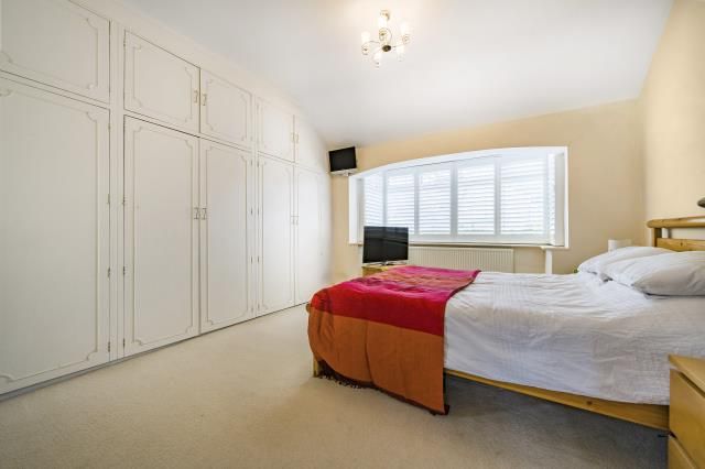 14, Holly Park, London photo 4