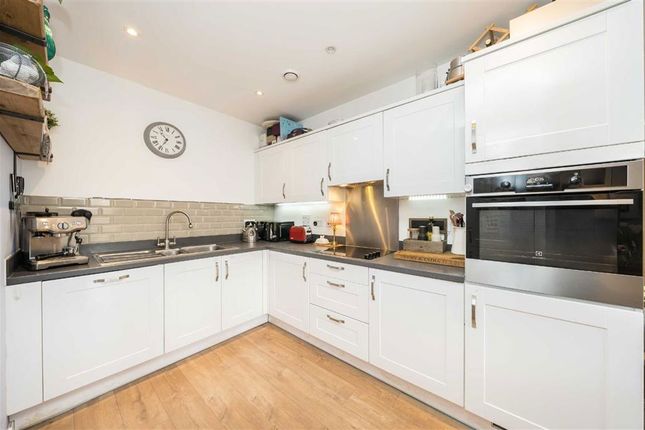 43, Penrose Court, 20, Boundaries Road, London photo 2