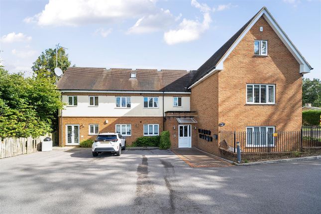 Thumbnail Flat for sale in Monteagle Lane, Yateley