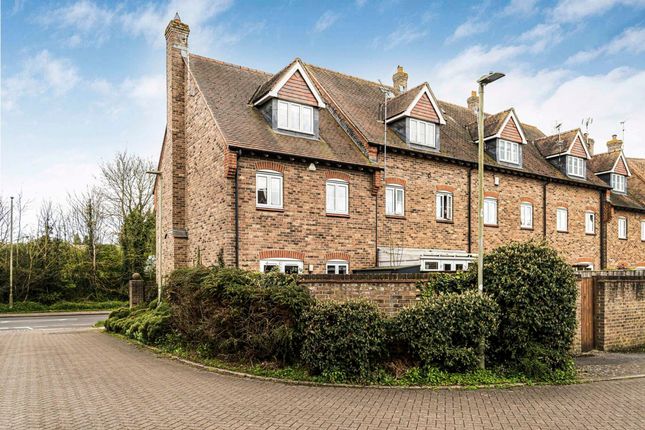 End terrace house to rent in Reading Road, Wantage