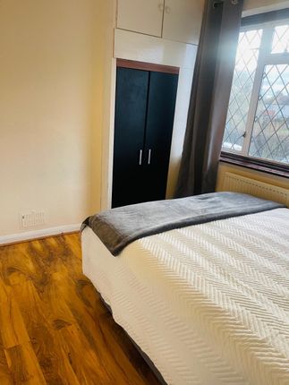 Studio house on Room 5 60, Raynton Drive, Hayes, £850/mo