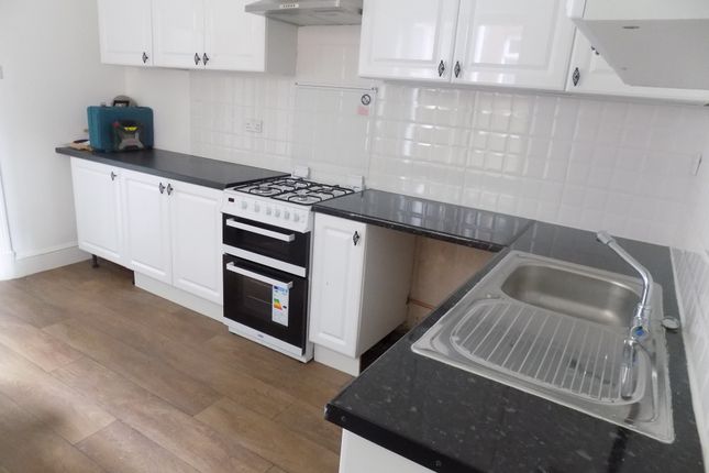 Room 2, 15 Portland Road, Luton photo 5