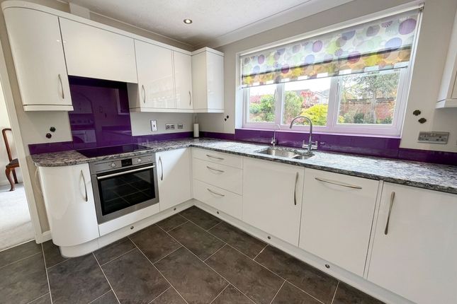 16 Lindisfarne Way, Grantham photo 5