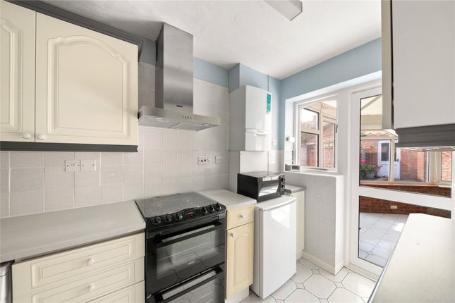 33, Rowlheys Place, West Drayton photo 4