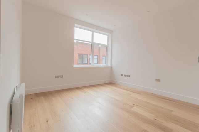 Flat to rent in The Landmark, Flowers Way, Luton, Bedfordshire