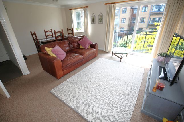 Flat to rent in Whitworth Crescent, Bitterne Park, Southampton, Hampshire