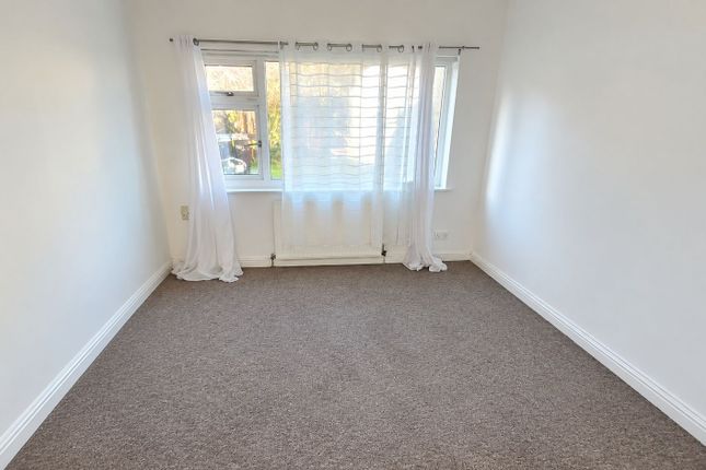 17 Canford Road, Bradford photo 4