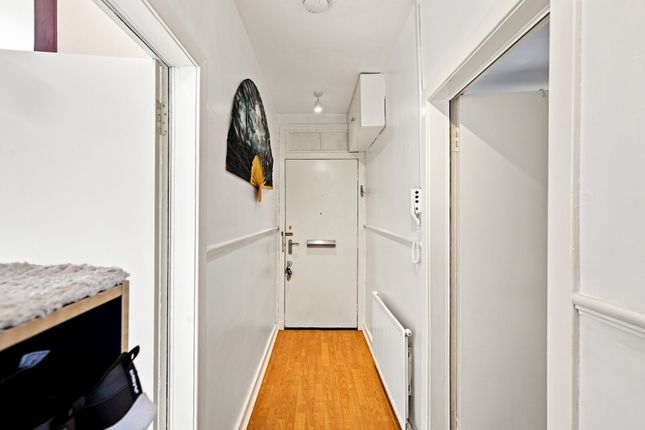 3d, Fleming Gardens South, Dundee photo 2