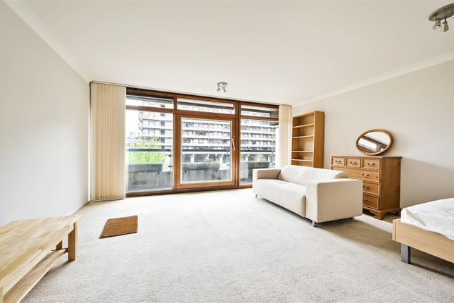 Studio for sale in Bryer Court, Barbican, London
