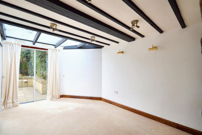 Cottage to rent in Water Lane, Wootton