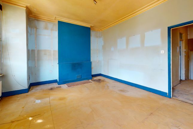 Flat A, 82 Midmoor Road, London photo 4