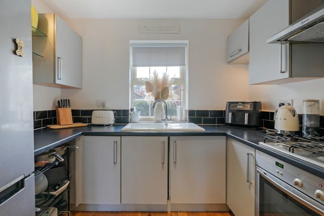 2, Carlton Gate Drive, Sheffield photo 4
