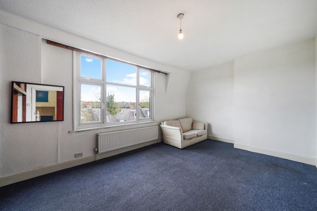 Flat to rent in Middle Lane, London