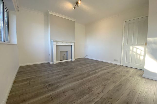 47, Churchill Avenue, Northampton photo 4